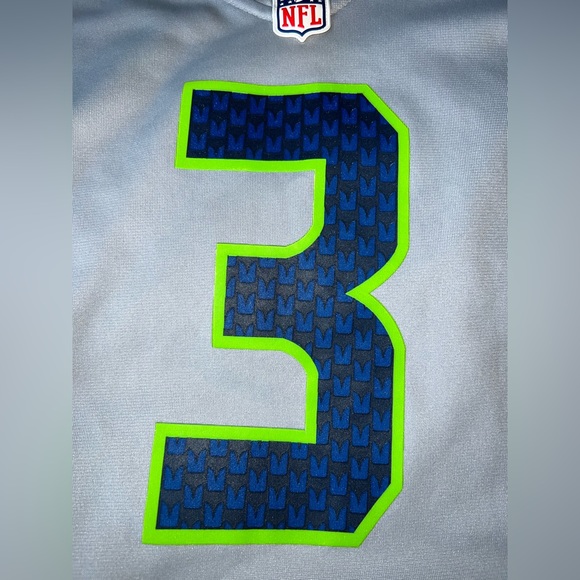Woman’s NFL Nike fitted Seahawk Jersey number 3 Wilson collector jersey Large - Picture 6 of 12